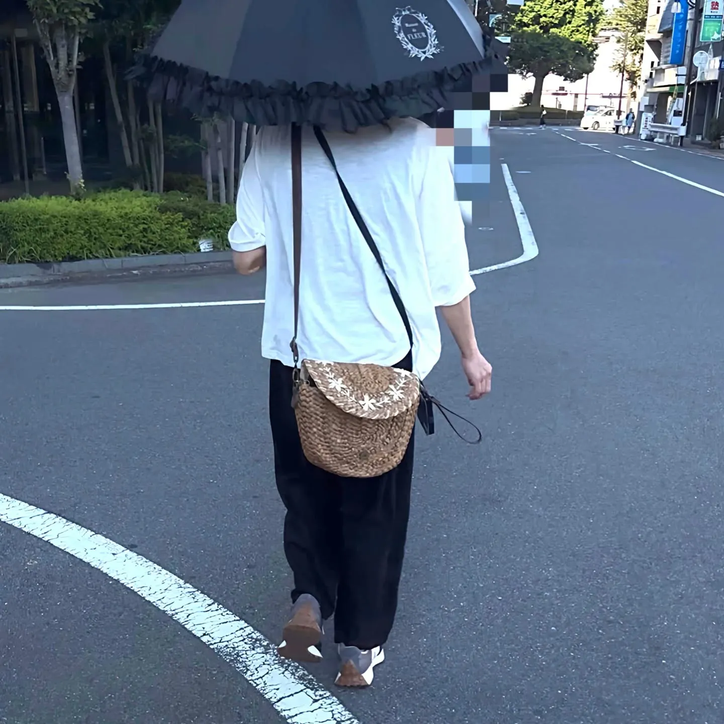 女性調査員 A