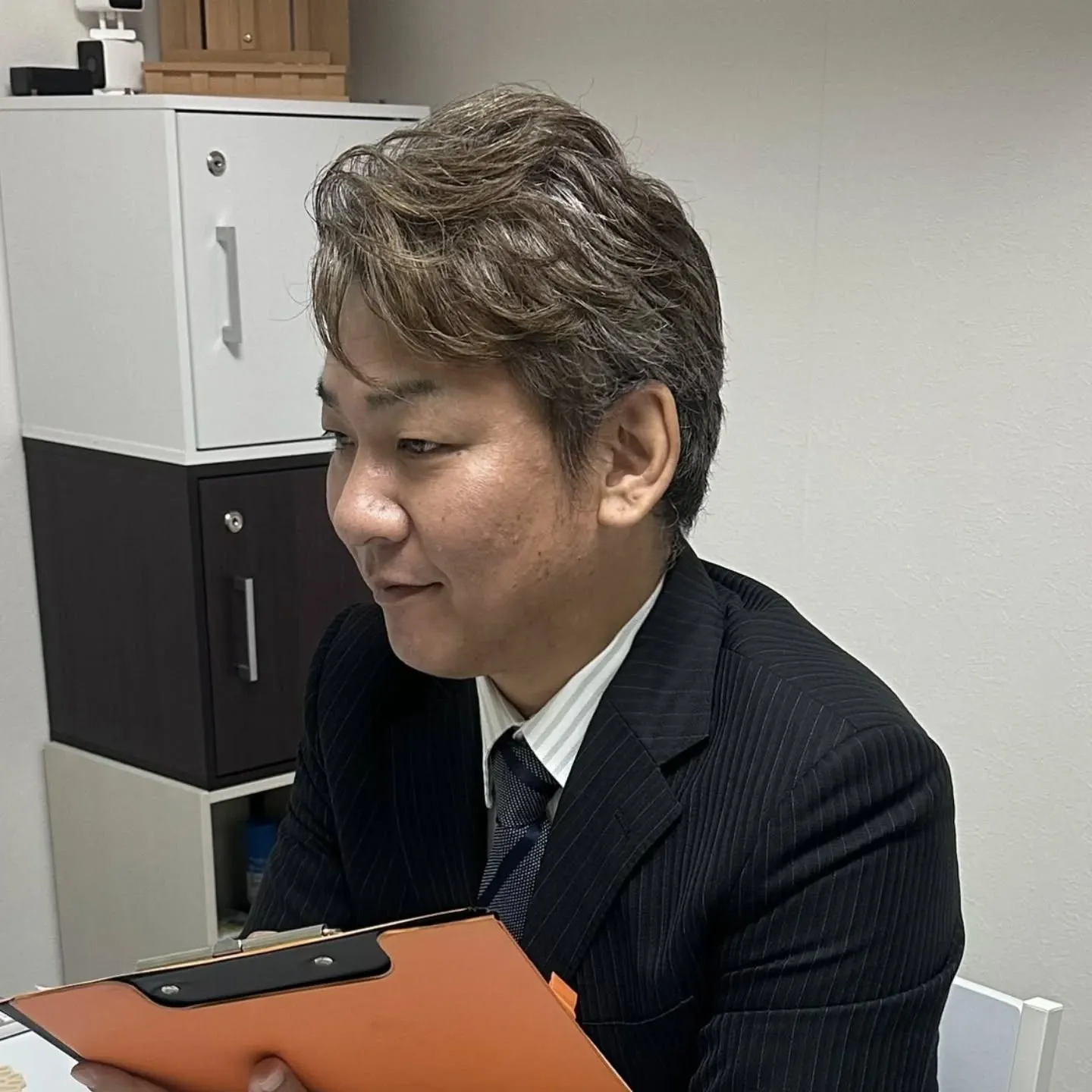 誰かを疑うこと、信じたい気持ちとの間で揺れること。